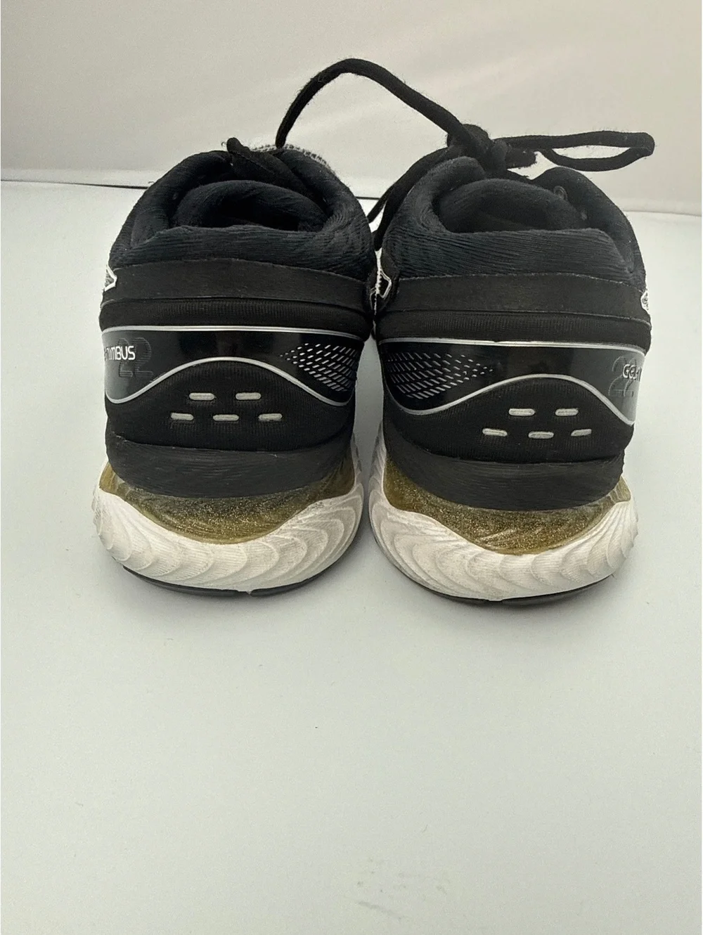 ASICS GEL-Nimbus 22 Women's 7.5 Black White Running Shoes 1012A587